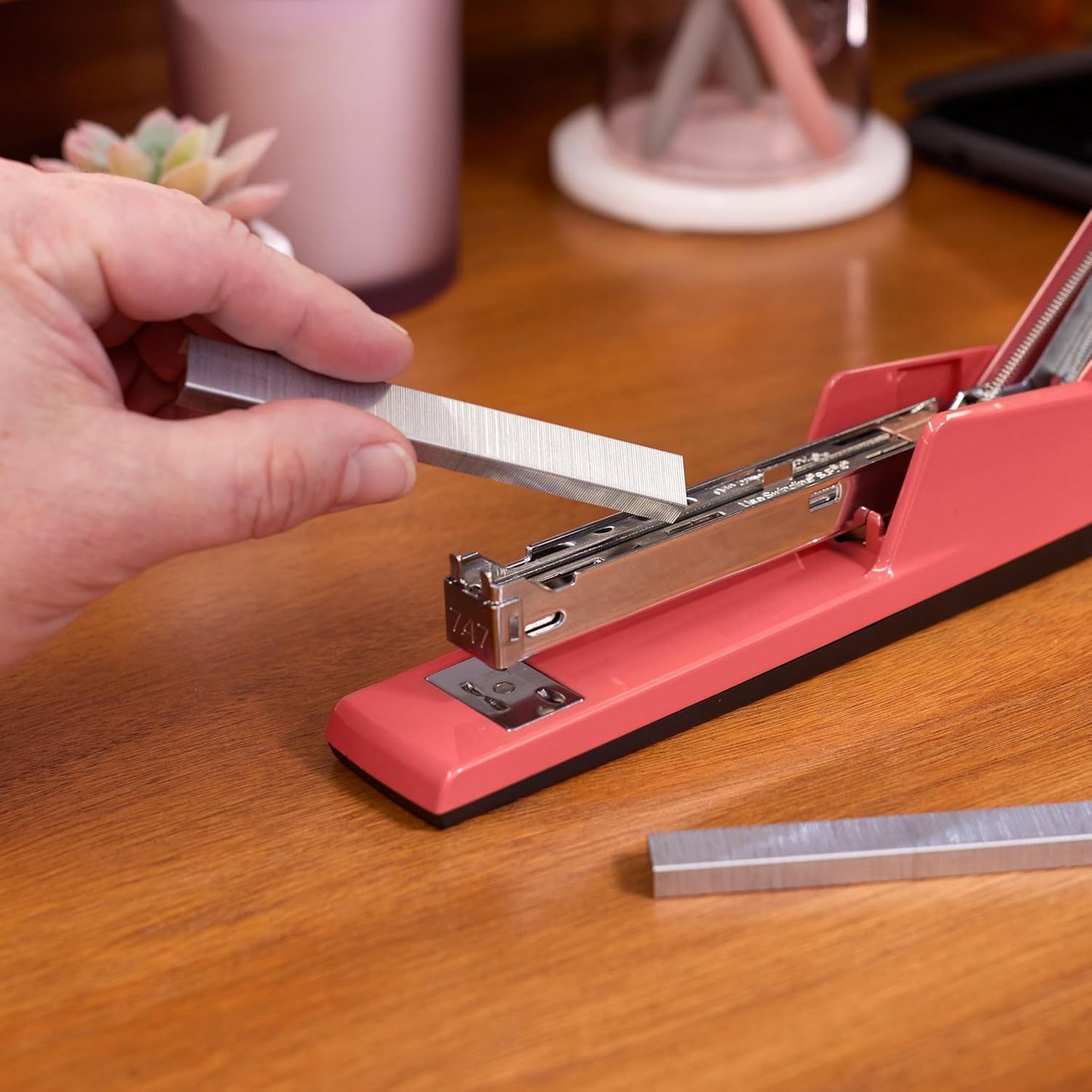 Swingline Stapler, 30 Sheet Capacity, 747 Classic Stapler, Jam Free, Metal, Lipstick Red (74718)